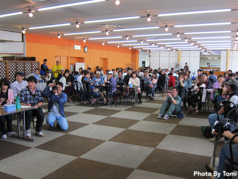 200名が一斉にこっちをみている!