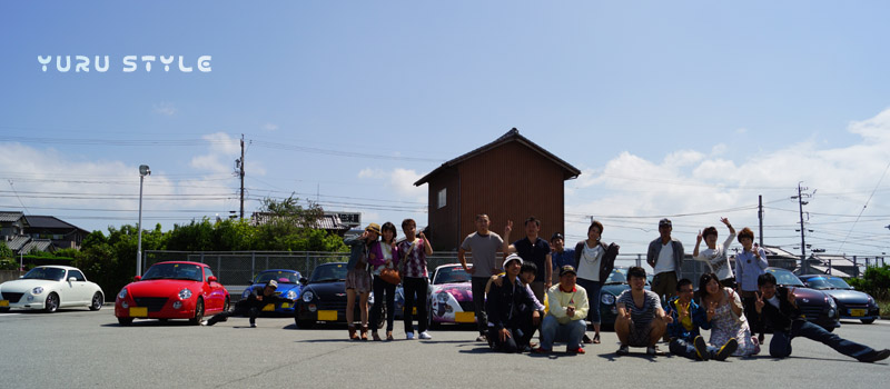 変なポーズの人が多いなぁw