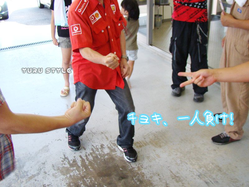 注目は左下のグー!力入ってます(笑